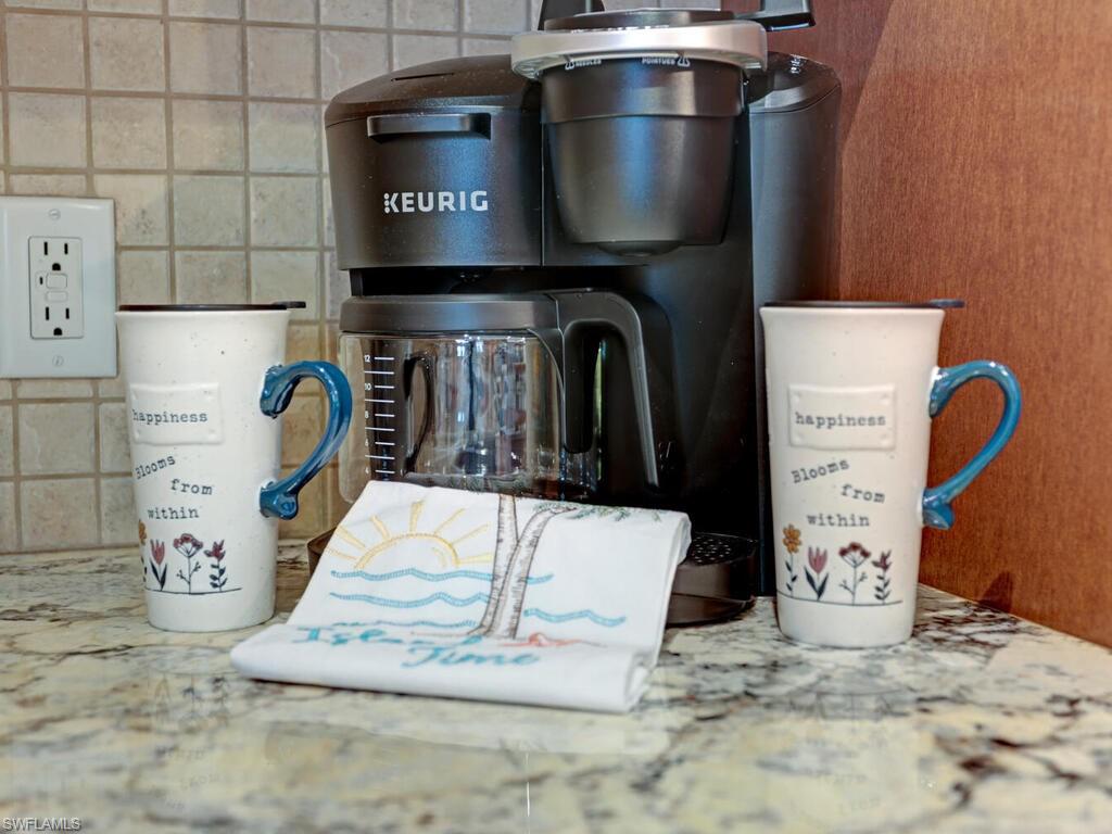 783 92nd Avenue North Naples, FL 34108 - Photo 9 of 32 a view of kitchen