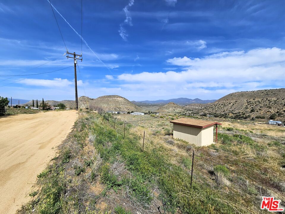 22505 Valley View Drive Tehachapi, CA 93561 - Photo 17 of 28 a view of lake