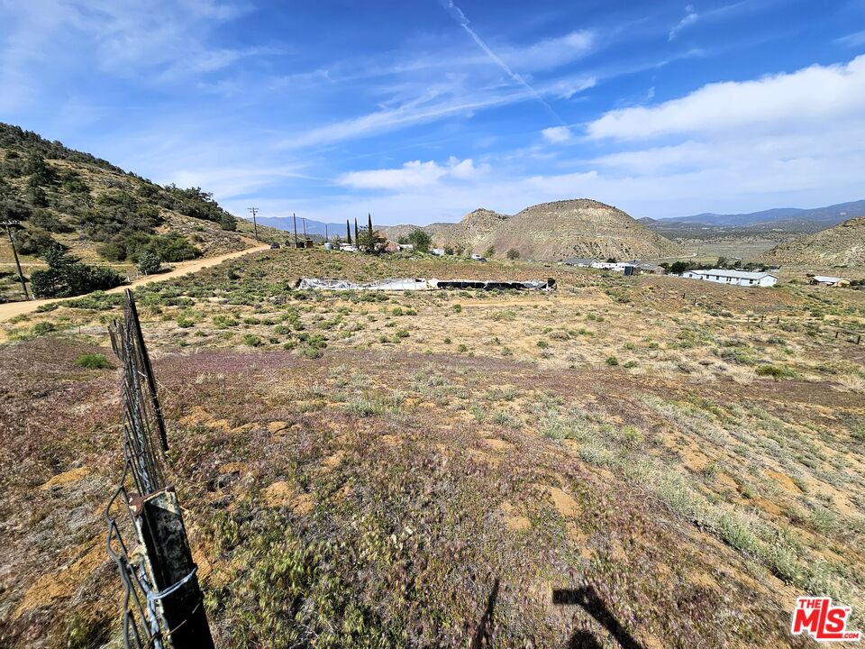 22505 Valley View Drive Tehachapi, CA 93561 - Photo 18 of 28 a view of an ocean