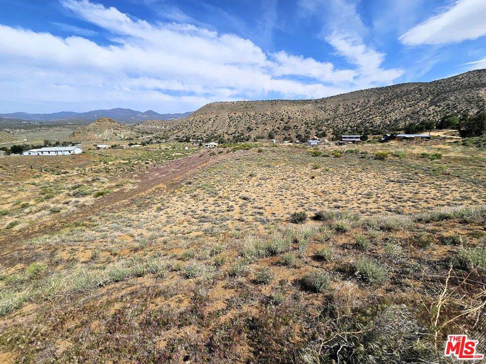 22505 Valley View Drive Tehachapi, CA 93561 - Photo 20 of 28 a view of lake with mountain