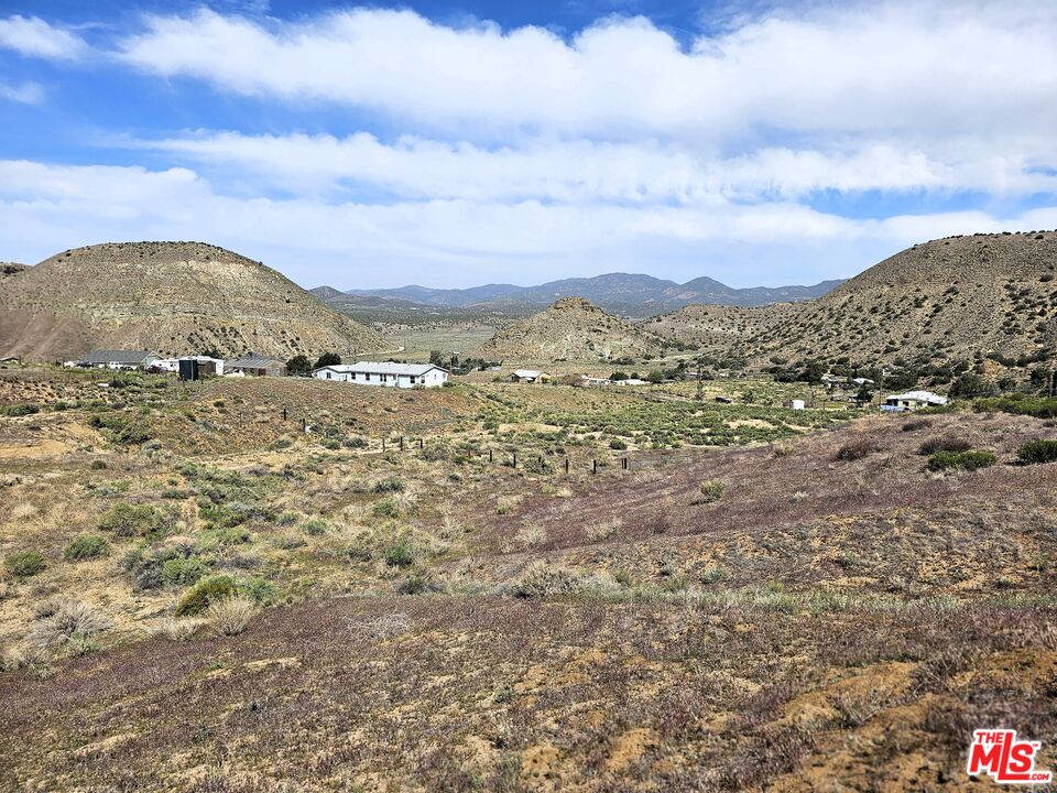 22505 Valley View Drive Tehachapi, CA 93561 - Photo 10 of 28 a view of mountain view with mountains in the background