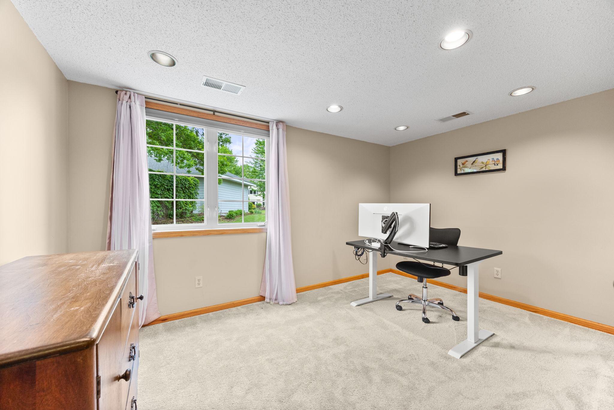 1748 Valley Ridge Place Chanhassen, MN 55317 - Photo 13 of 35 Gallery Image 13