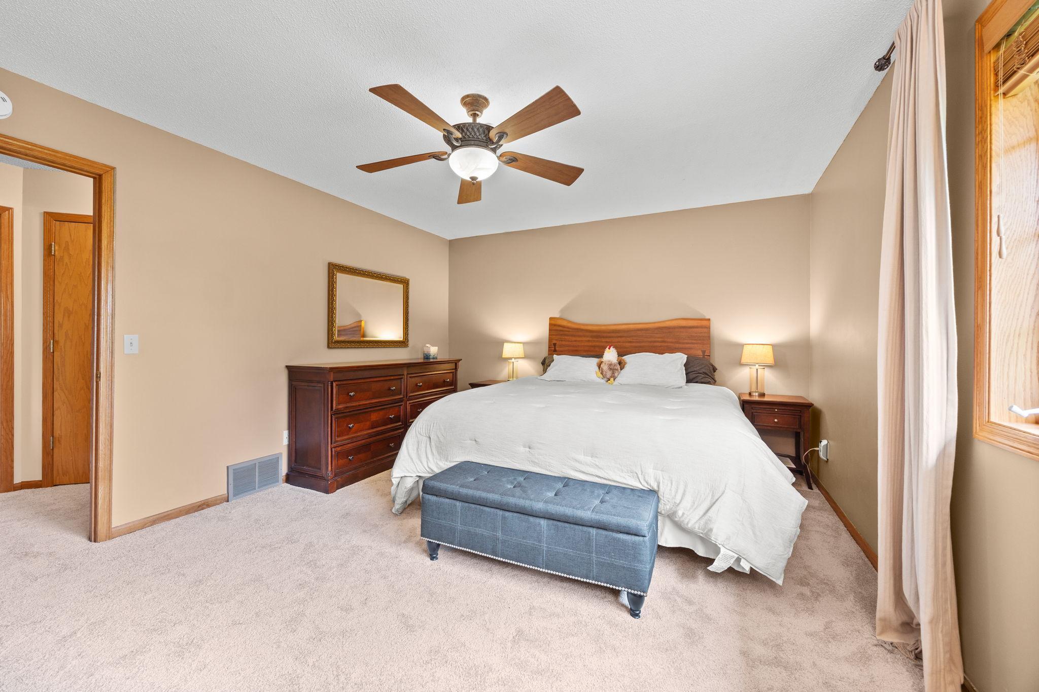 1748 Valley Ridge Place Chanhassen, MN 55317 - Photo 17 of 35 Gallery Image 17