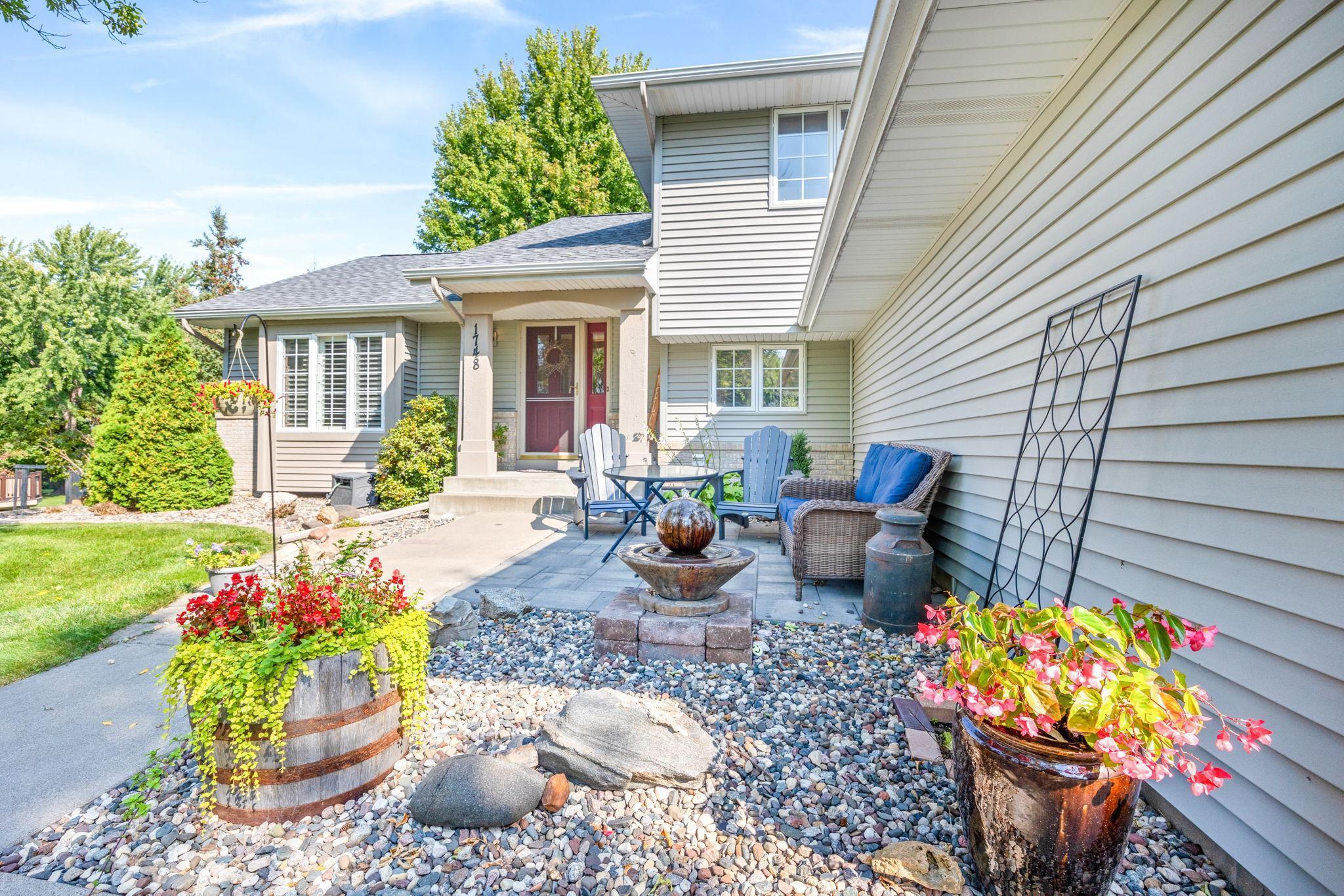 1748 Valley Ridge Place Chanhassen, MN 55317 - Photo 2 of 35 Gallery Image 2