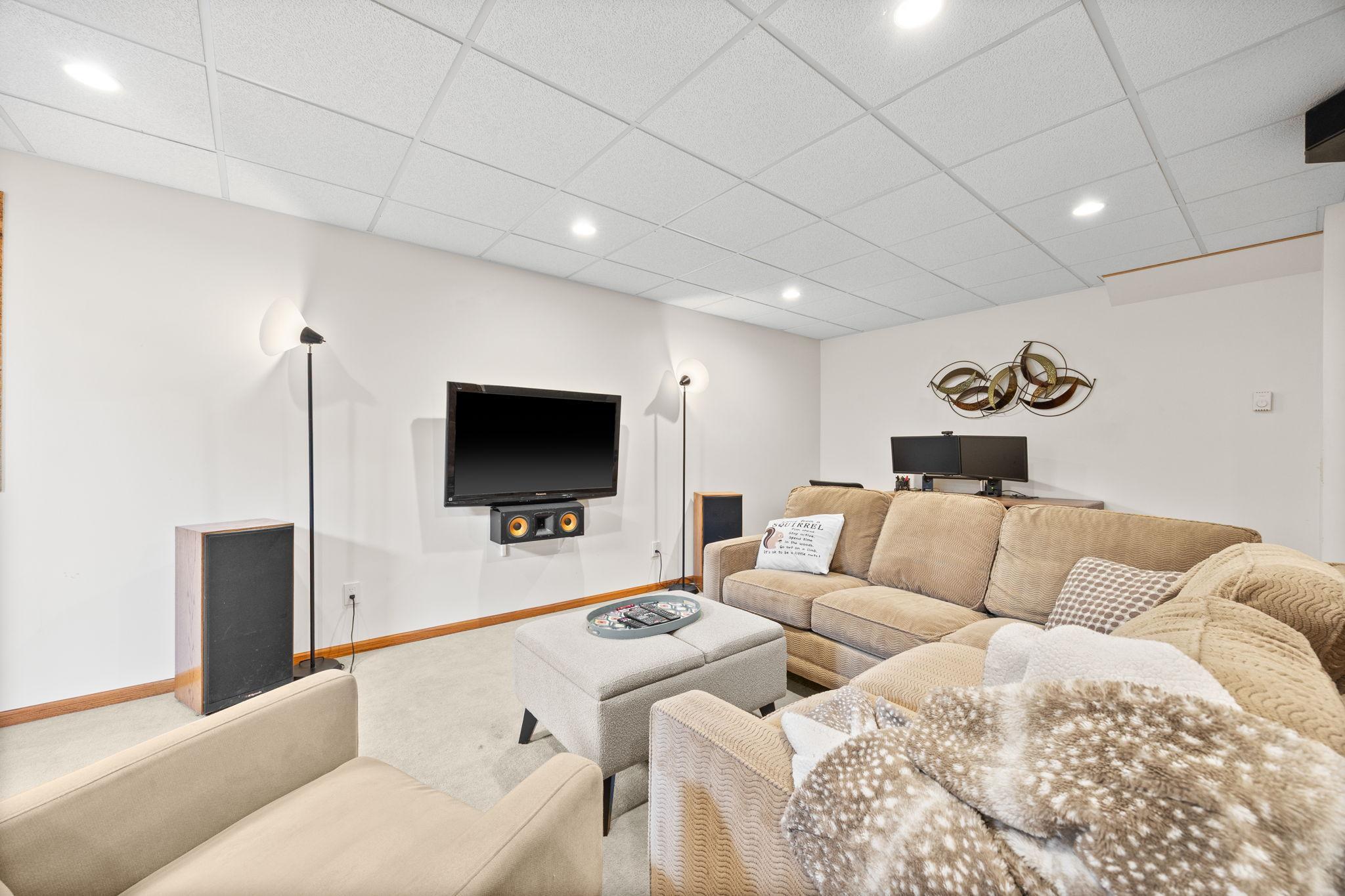 1748 Valley Ridge Place Chanhassen, MN 55317 - Photo 23 of 35 Gallery Image 23