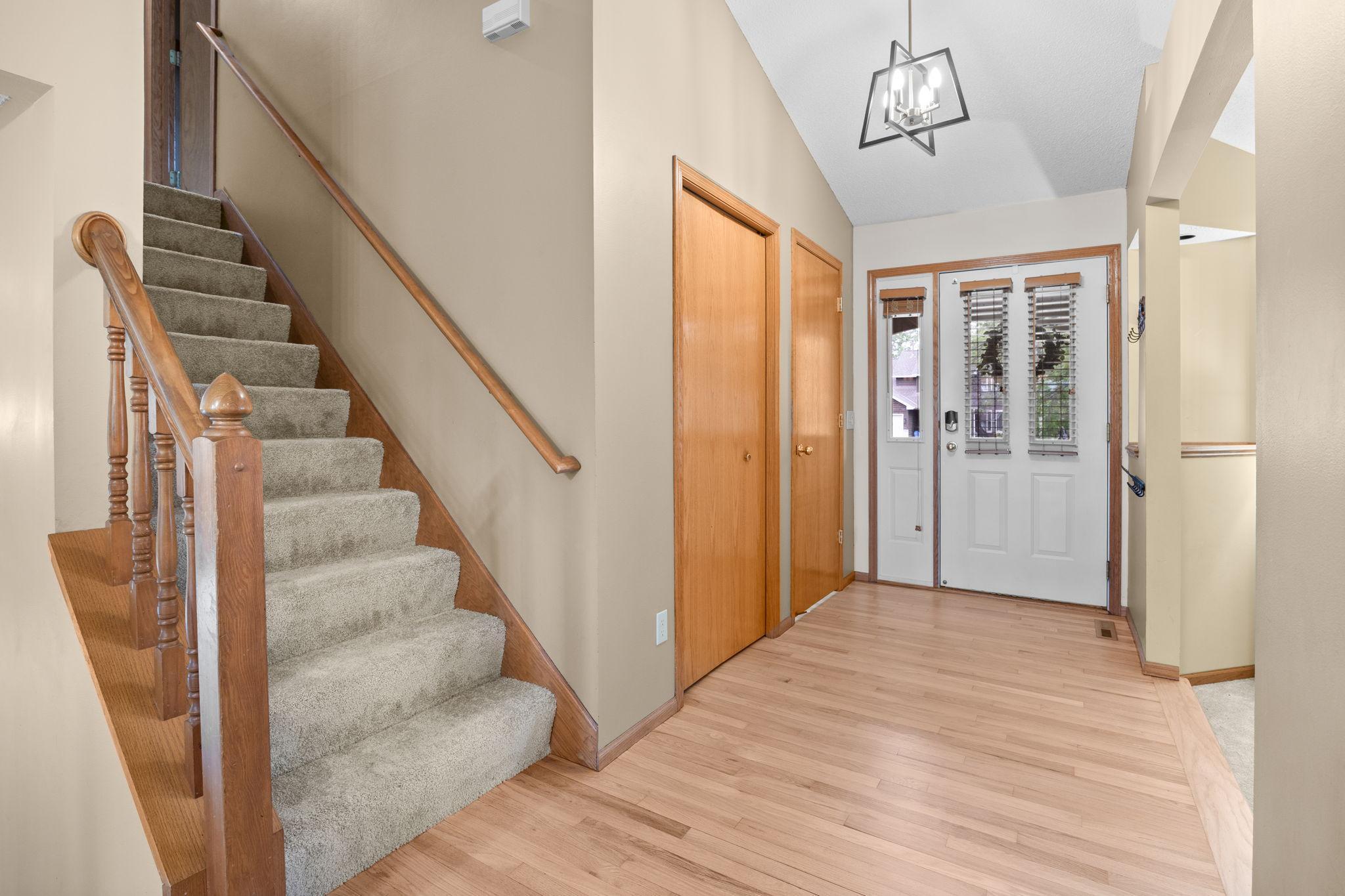 1748 Valley Ridge Place Chanhassen, MN 55317 - Photo 3 of 35 Gallery Image 3