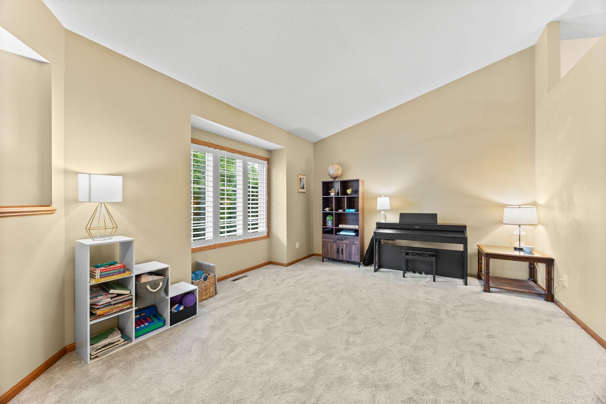 1748 Valley Ridge Place Chanhassen, MN 55317 - Photo 4 of 35 Gallery Image 4
