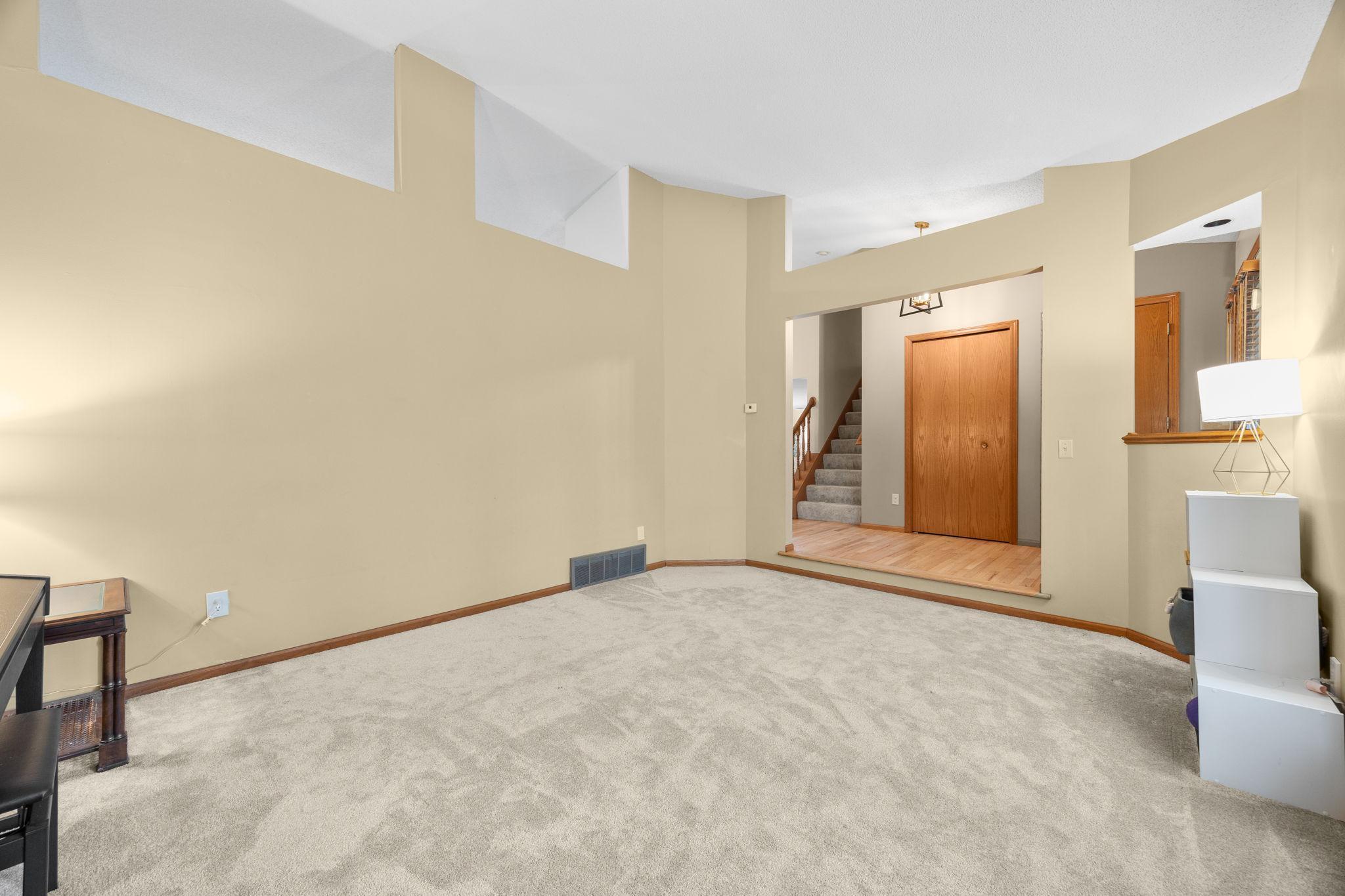 1748 Valley Ridge Place Chanhassen, MN 55317 - Photo 5 of 35 Gallery Image 5
