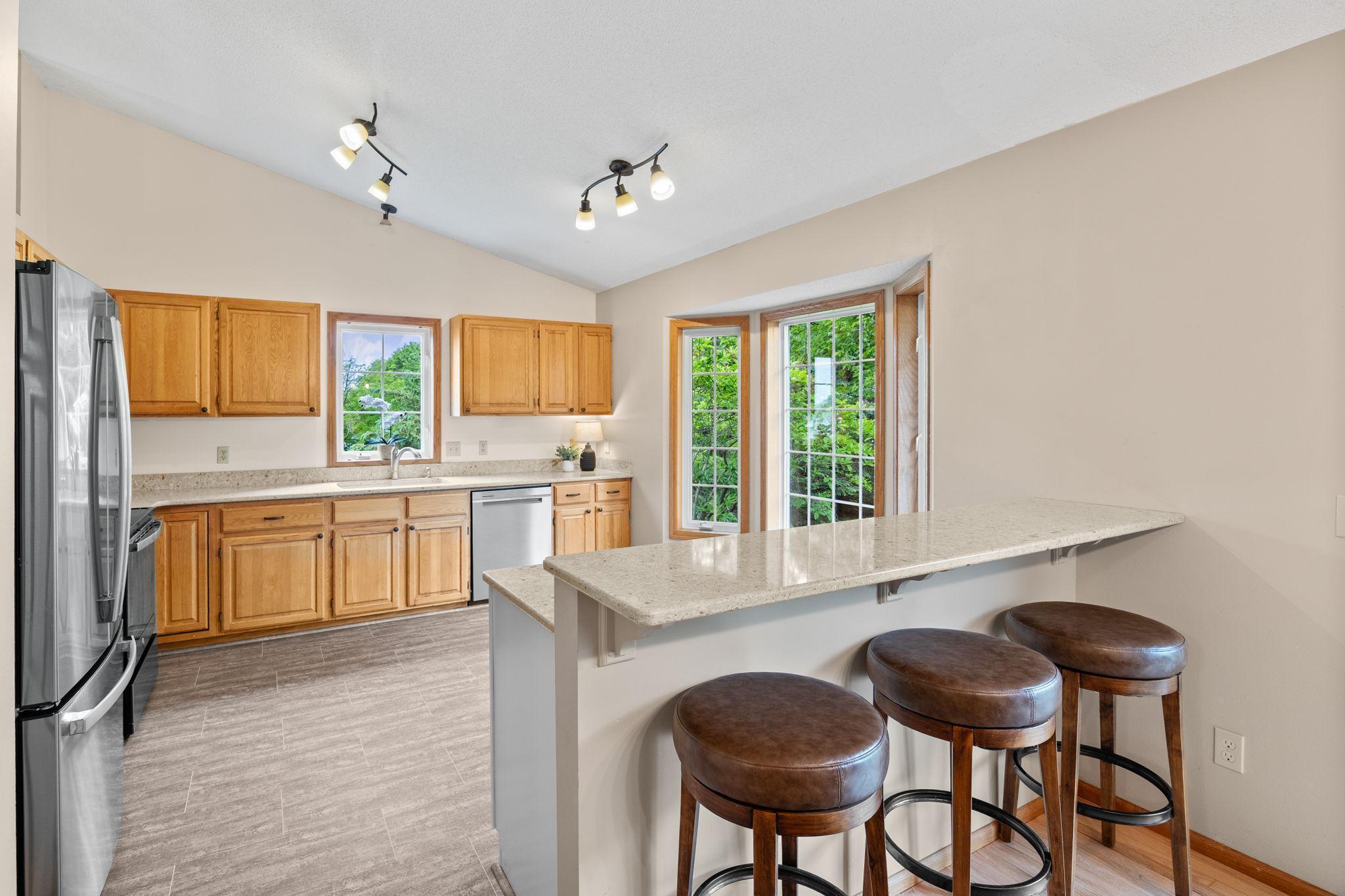 1748 Valley Ridge Place Chanhassen, MN 55317 - Photo 8 of 35 Gallery Image 8