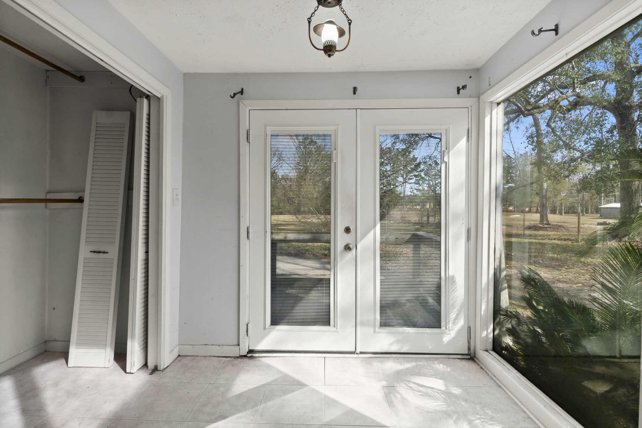 2292 Rolling Hills Road Conroe, TX 77303 - Photo 5 of 41