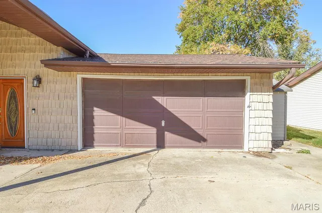 $70,000 | 409 Thouvenot Lane, New Baden, IL 62265