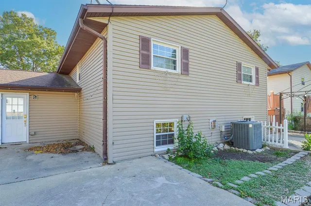 $70,000 | 409 Thouvenot Lane, New Baden, IL 62265