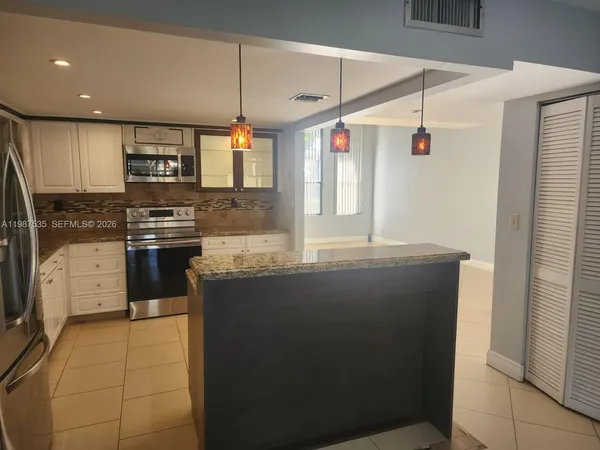 $3,450 | 537 North University Drive, Unit 71, Plantation, FL 33324
