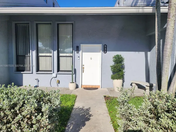 $3,450 | 537 North University Drive, Unit 71, Plantation, FL 33324