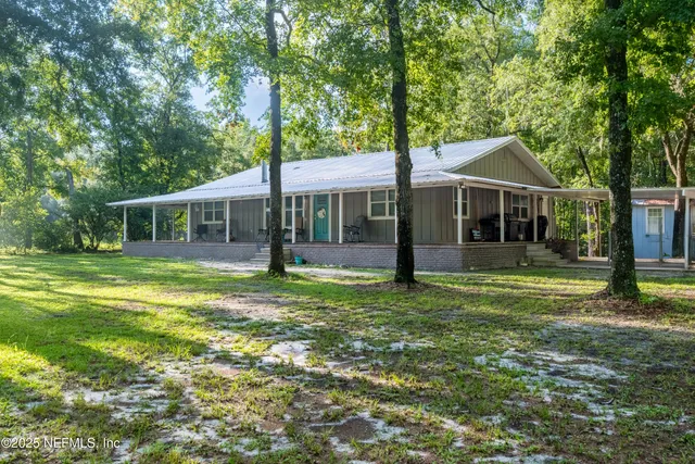 a view of a house with a big yard