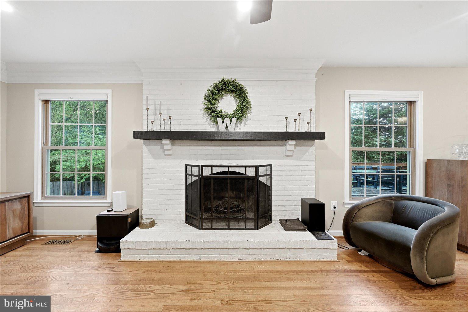 911 Riva Ridge Drive Great Falls, VA 22066 - Photo 21 of 55 Charming living space with a cozy vibe.