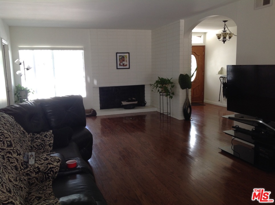 18406 Blackhawk Street Porter Ranch, CA 91326 - Photo 7 of 18 Gallery Image 7