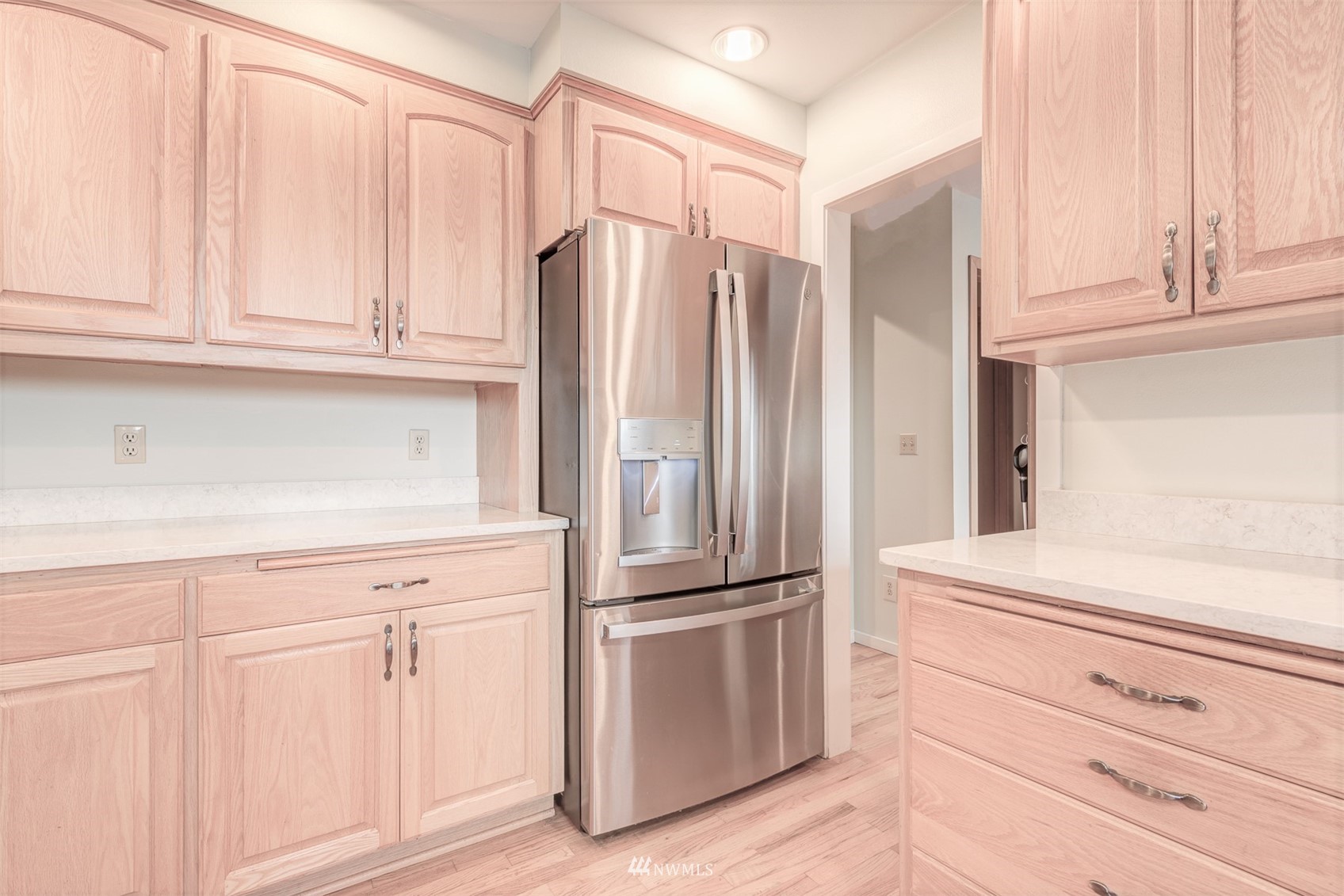 10029 Wagner Road Snohomish, WA 98290 - Photo 16 of 40 a kitchen with appliances and cabinets