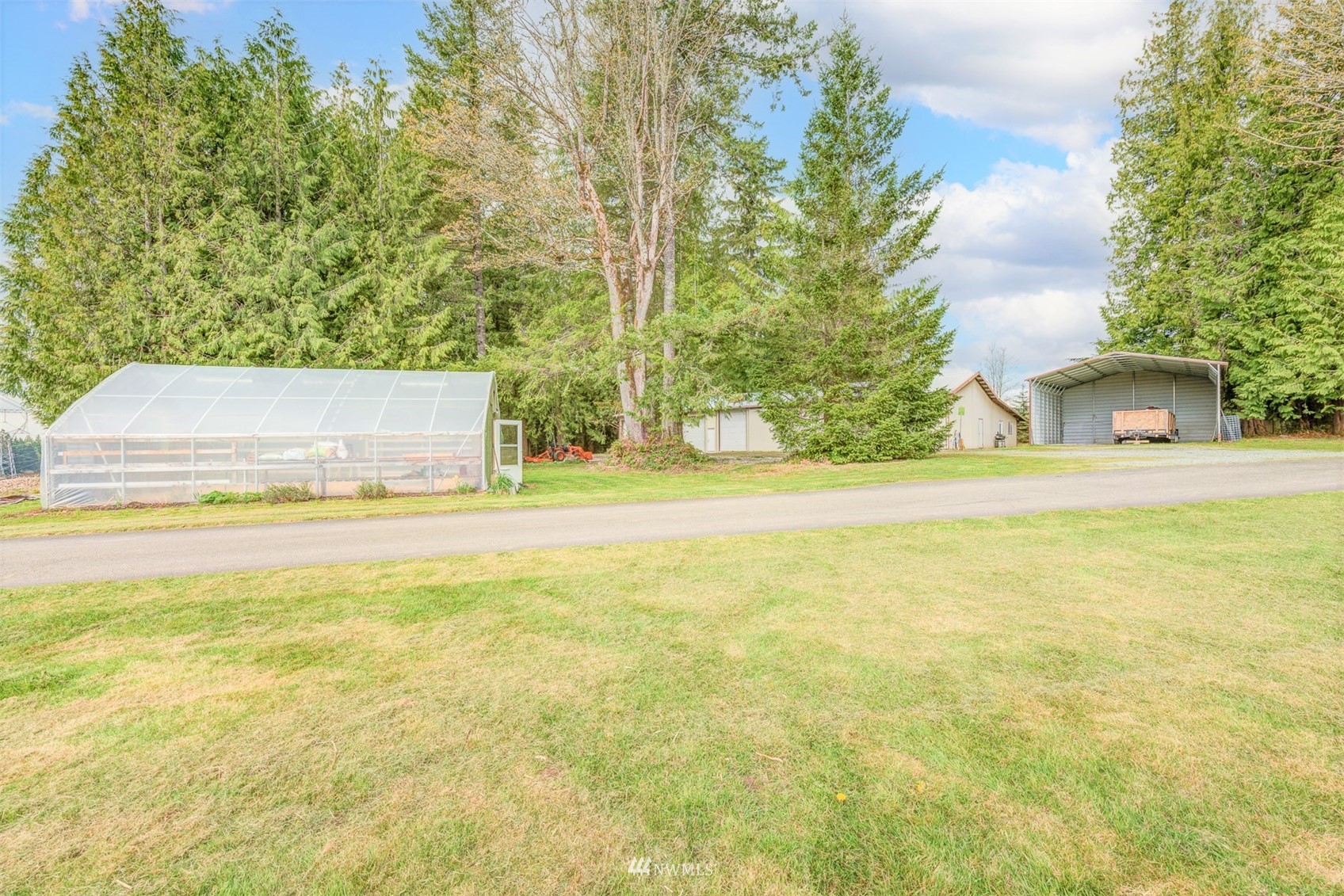 10029 Wagner Road Snohomish, WA 98290 - Photo 33 of 40 a view of an outdoor space and swimming pool