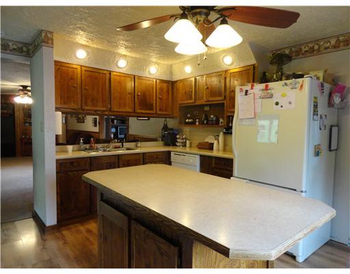 468 Washington Road Waynesburg, PA 15370 - Photo 2 of 18 Kitchen.
