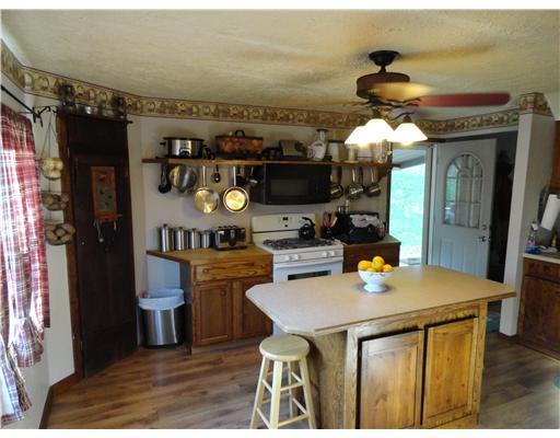468 Washington Road Waynesburg, PA 15370 - Photo 4 of 18 Kitchen.