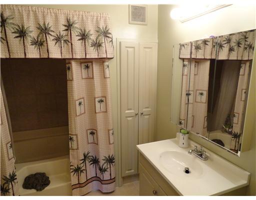 468 Washington Road Waynesburg, PA 15370 - Photo 8 of 18 Full Bath.