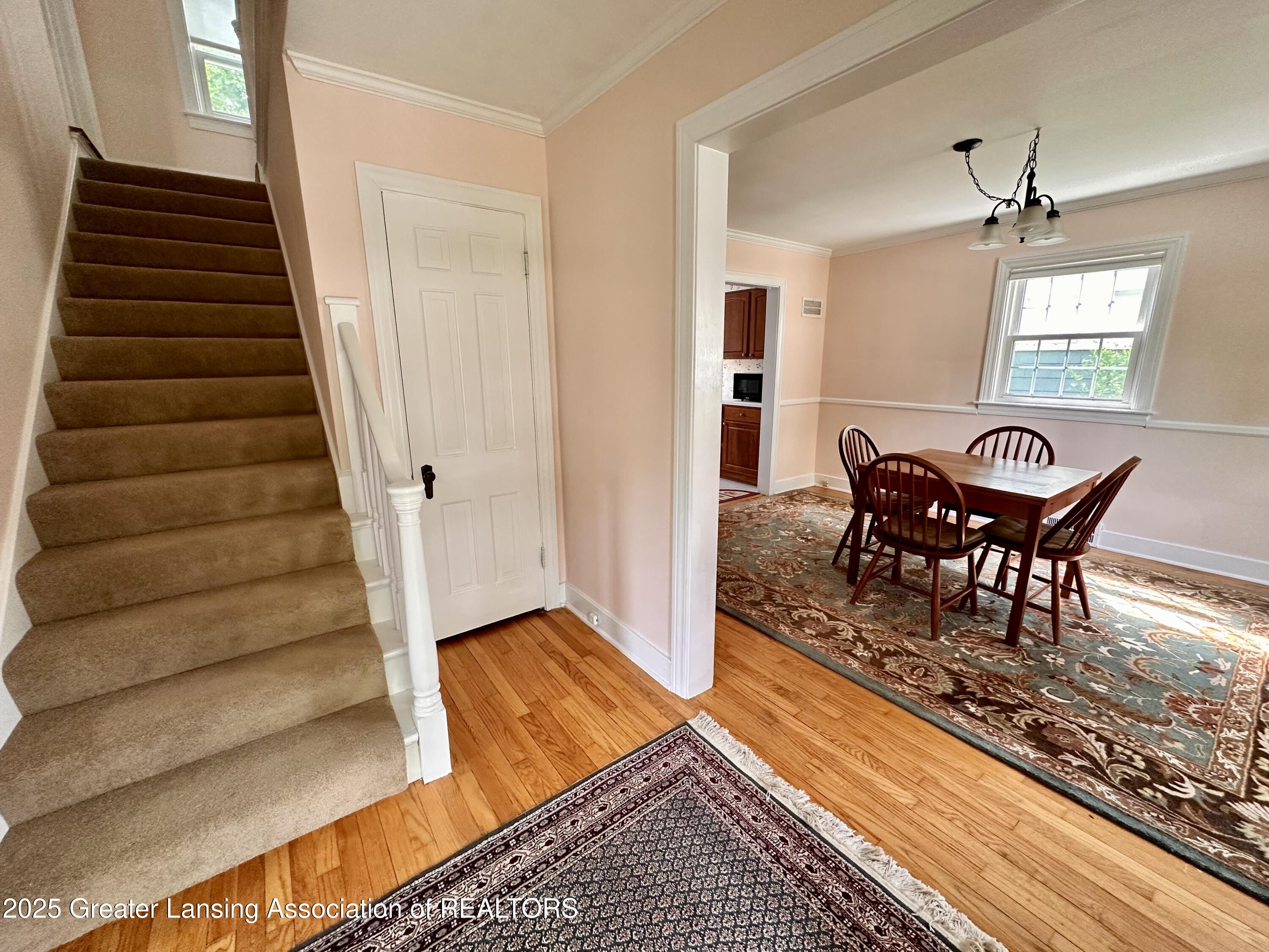 841 Huntington Road East Lansing, MI 48823 - Photo 8 of 29 841 Huntington entry to DR