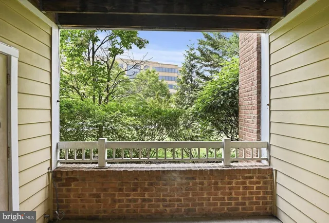 $1,950 | 12901 Alton Square, Unit 102, Herndon, VA 20170