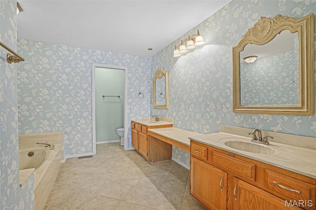 1928 Baxter Ridge Drive Chesterfield, MO 63017 - Photo 12 of 29