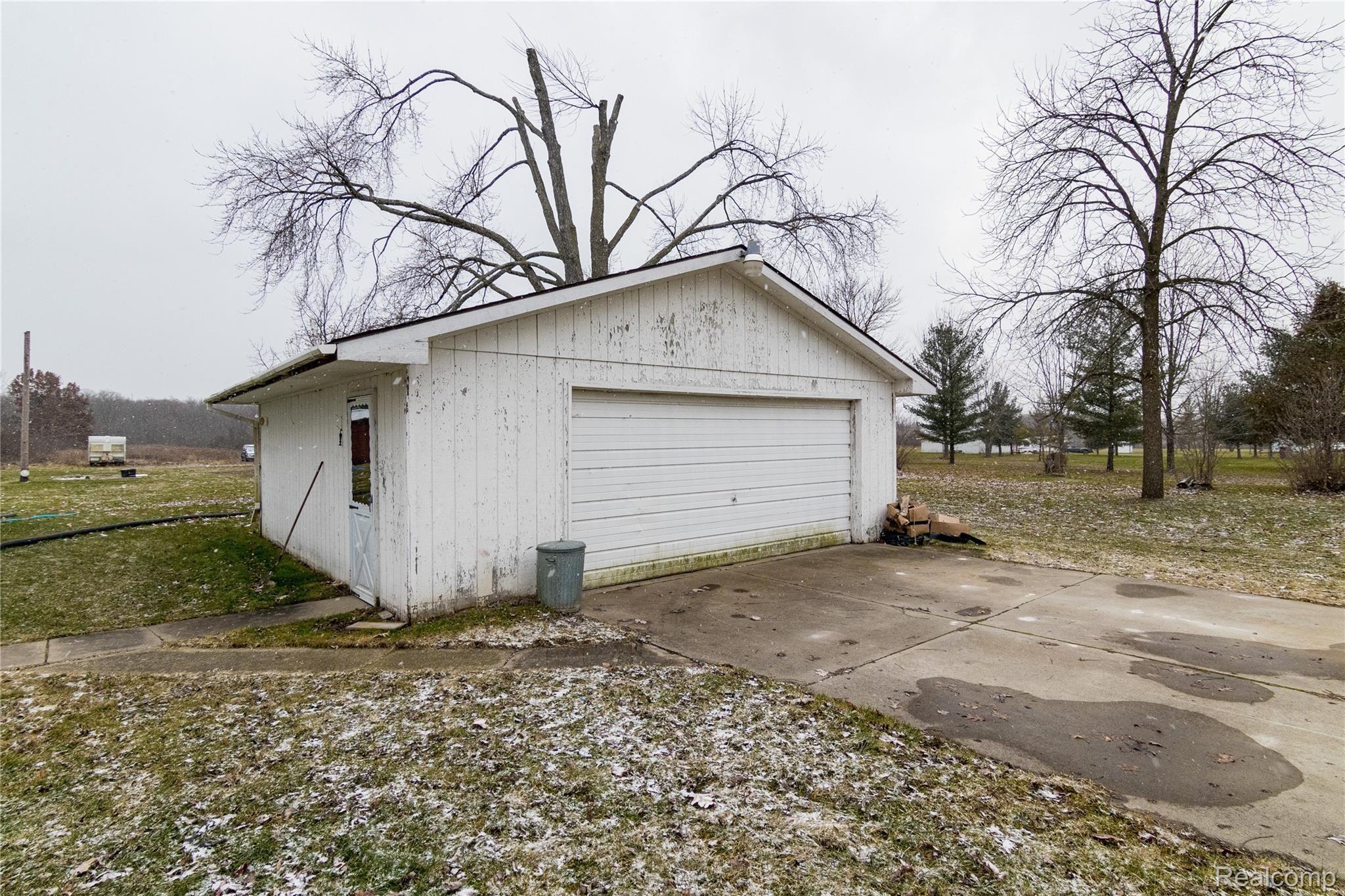 1394 Reid Road Grand Blanc, MI 48439 - Photo 10 of 16 1394 Reid Road Exterior (2).jpg