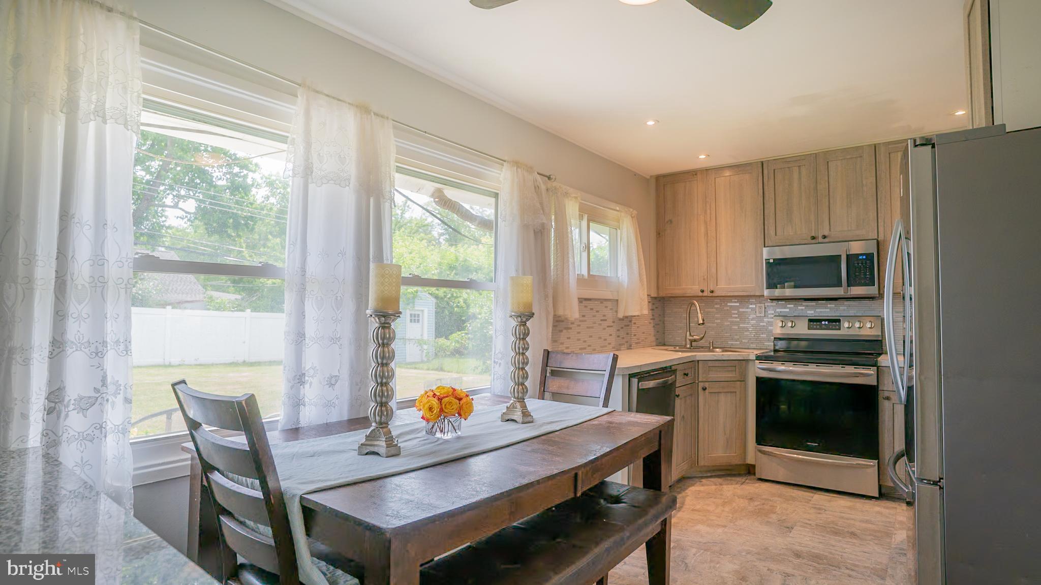 14 Pumpkin Hill Road Levittown, PA 19056 - Photo 10 of 24 Dining/Kitchen