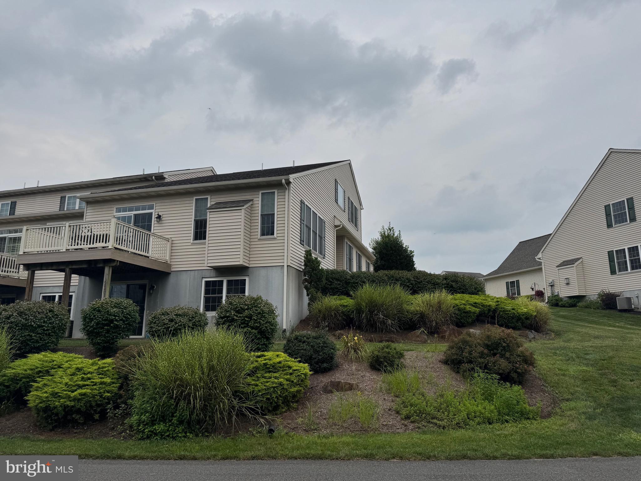 530 White Chapel Road Lancaster, PA 17603 - Photo 5 of 5 a house view with a outdoor space