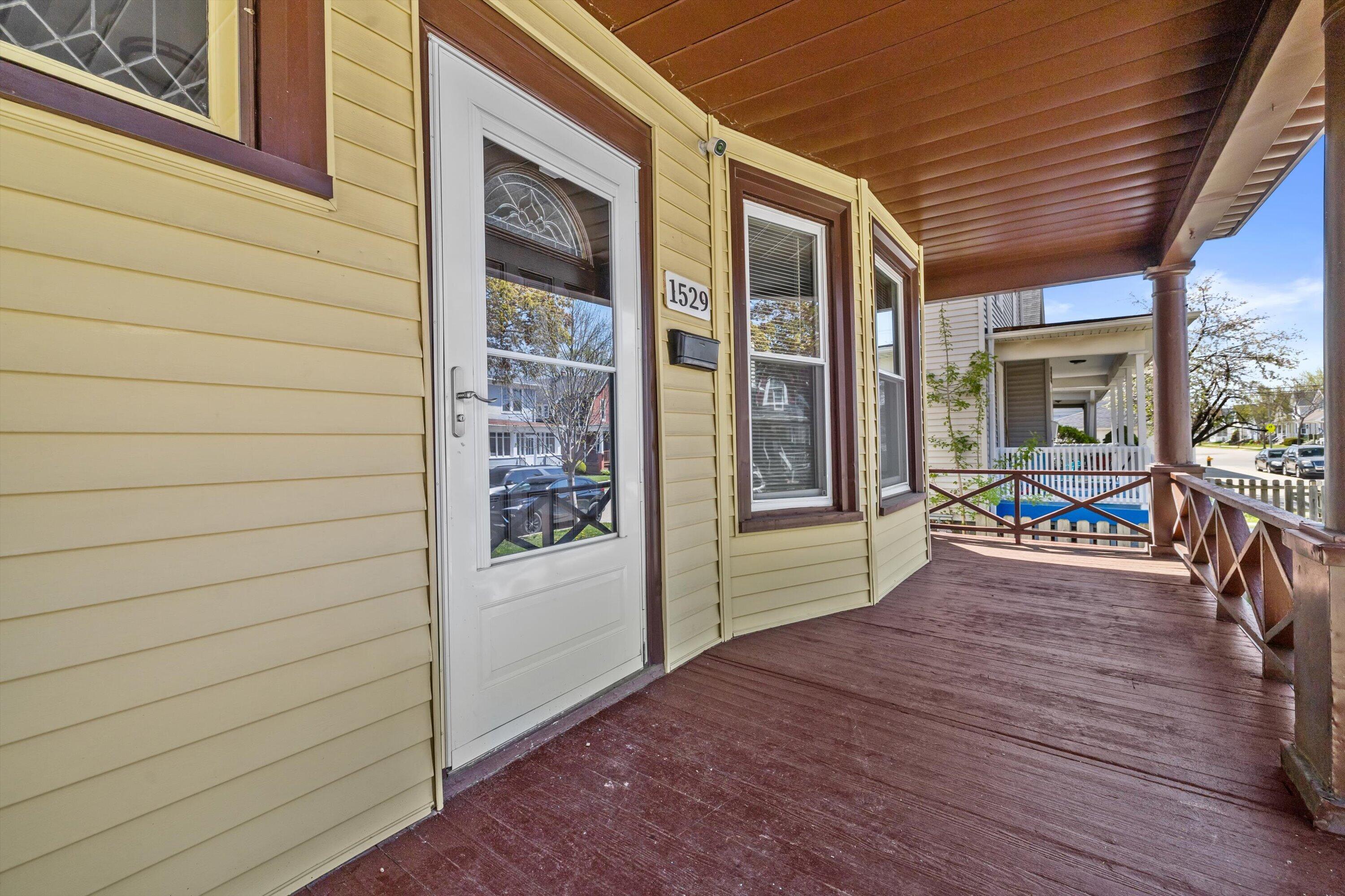 1529 Thurston Avenue Racine, WI 53405 - Photo 10 of 30 08-IMG_0113