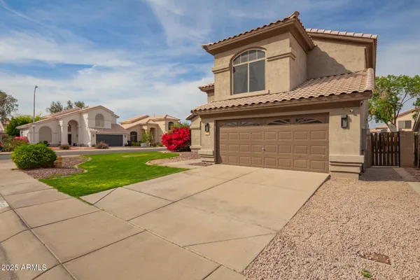 $563,900 | 4604 East Summerhaven Drive, Phoenix, AZ 85044
