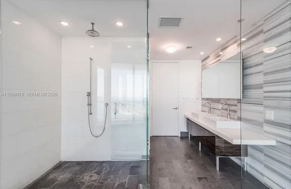 $9,850 | 1100 Biscayne Boulevard, Unit 5401, Miami, FL 33132