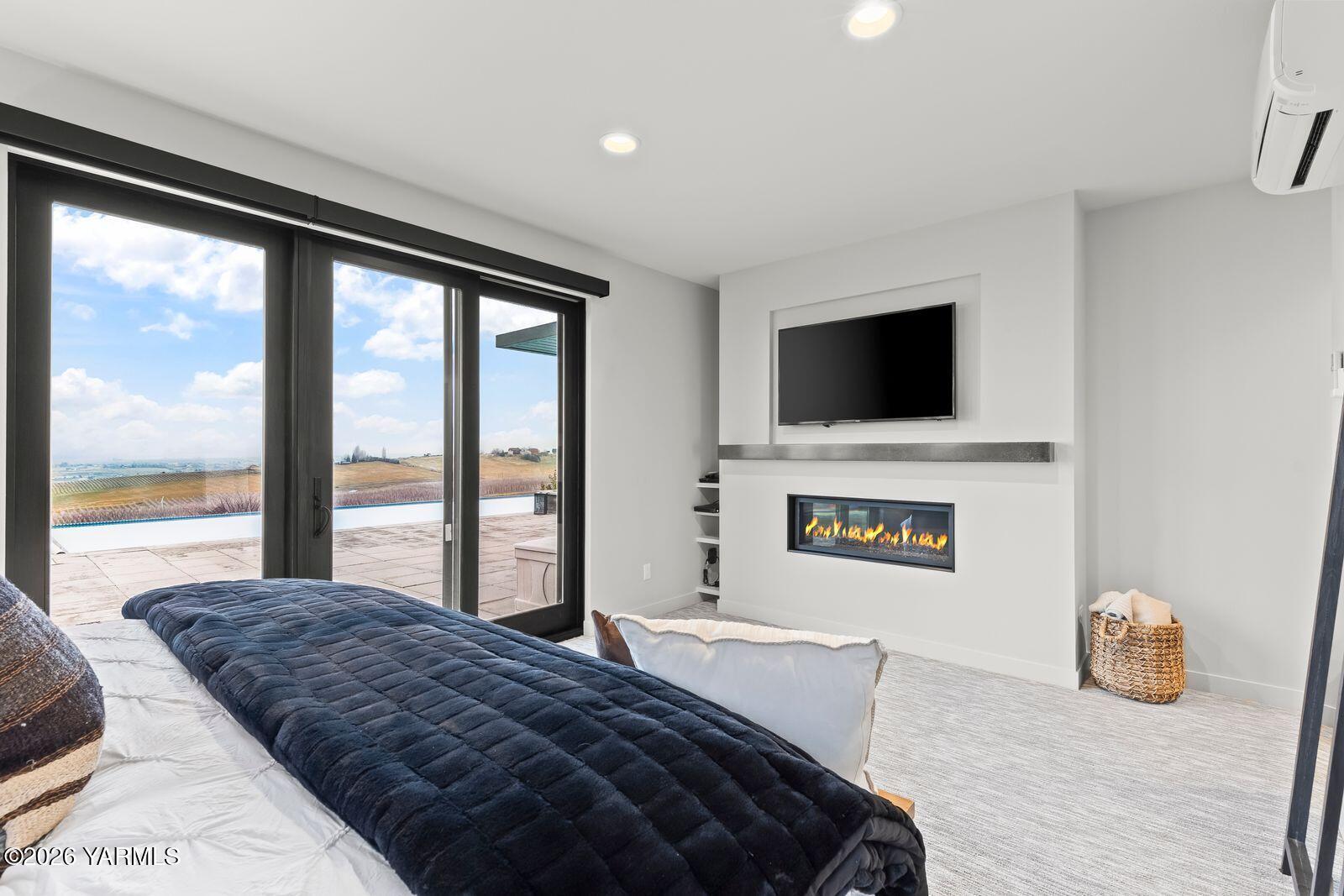 13990 Marble Road Yakima, WA 98908 - Photo 27 of 60 a spacious bedroom with a large bed and a flat screen tv
