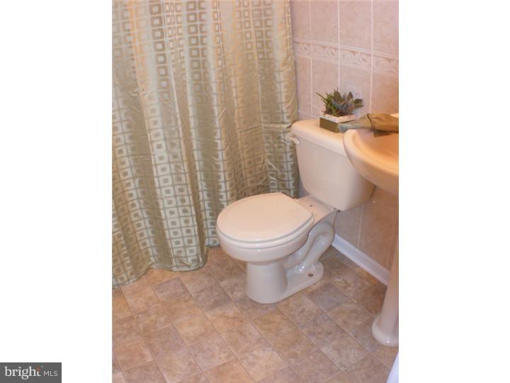 43 Chelwynne Road New Castle, DE 19720 - Photo 13 of 16 Bathroom