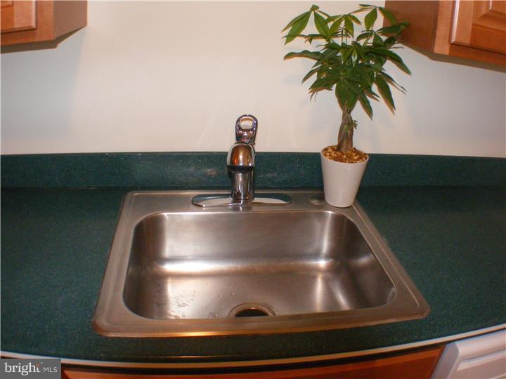 43 Chelwynne Road New Castle, DE 19720 - Photo 7 of 16 Kitchen