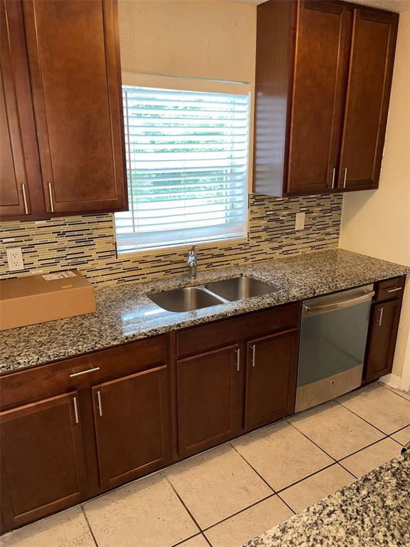 531 Springfield Street Deltona, FL 32725 - Photo 11 of 23 a kitchen with granite countertop sink and cabinets