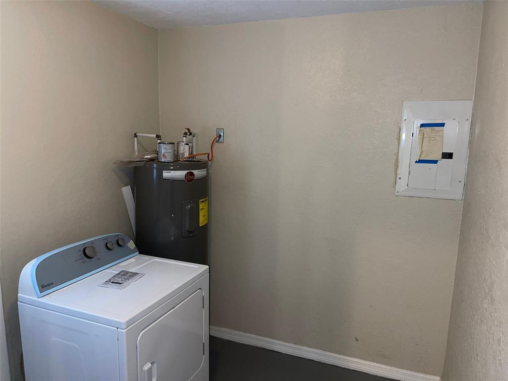 531 Springfield Street Deltona, FL 32725 - Photo 19 of 23 a utility room with dryer and washer