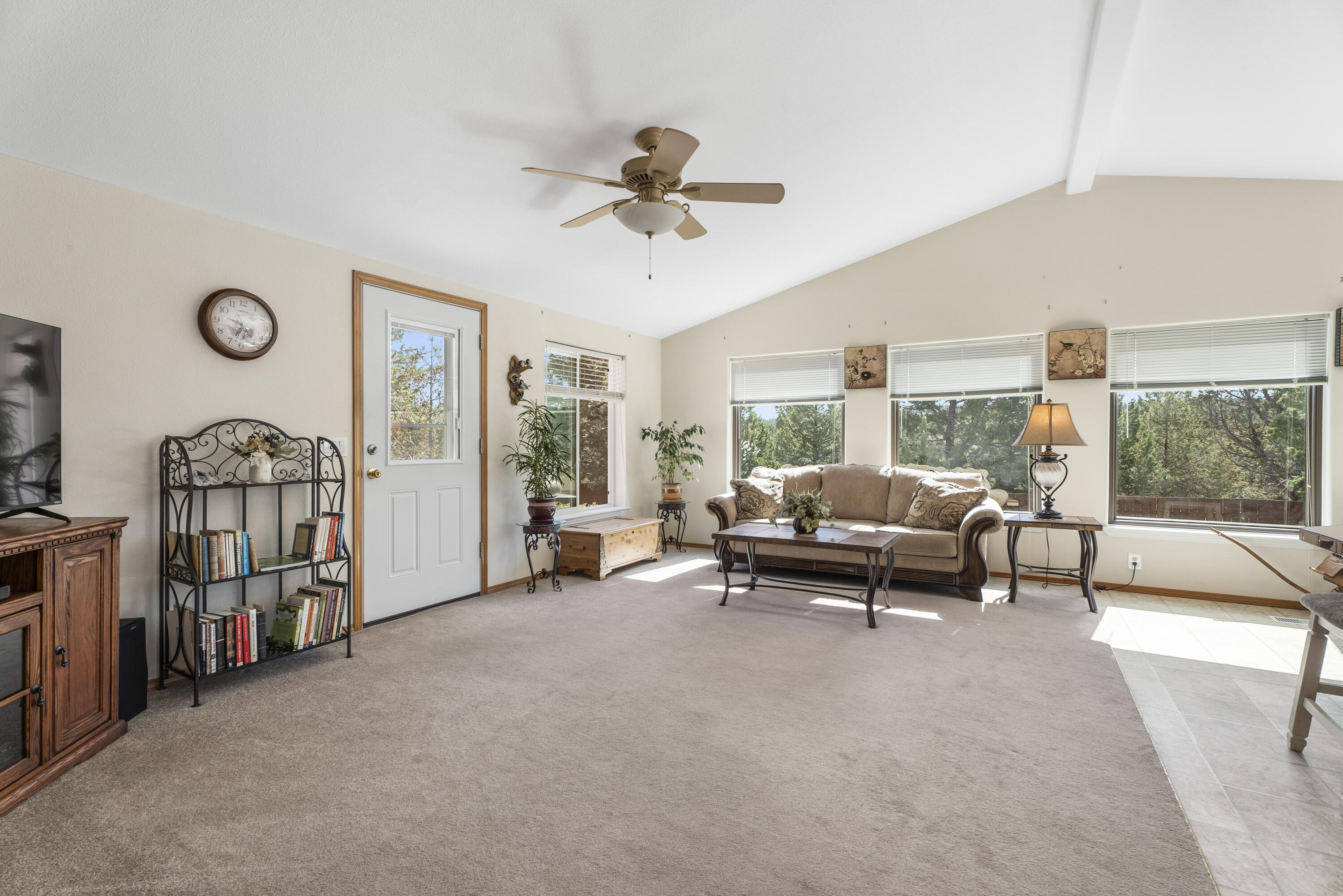 9141 Southwest Shad Road Terrebonne, OR 97760 - Photo 5 of 32 11-Living Room