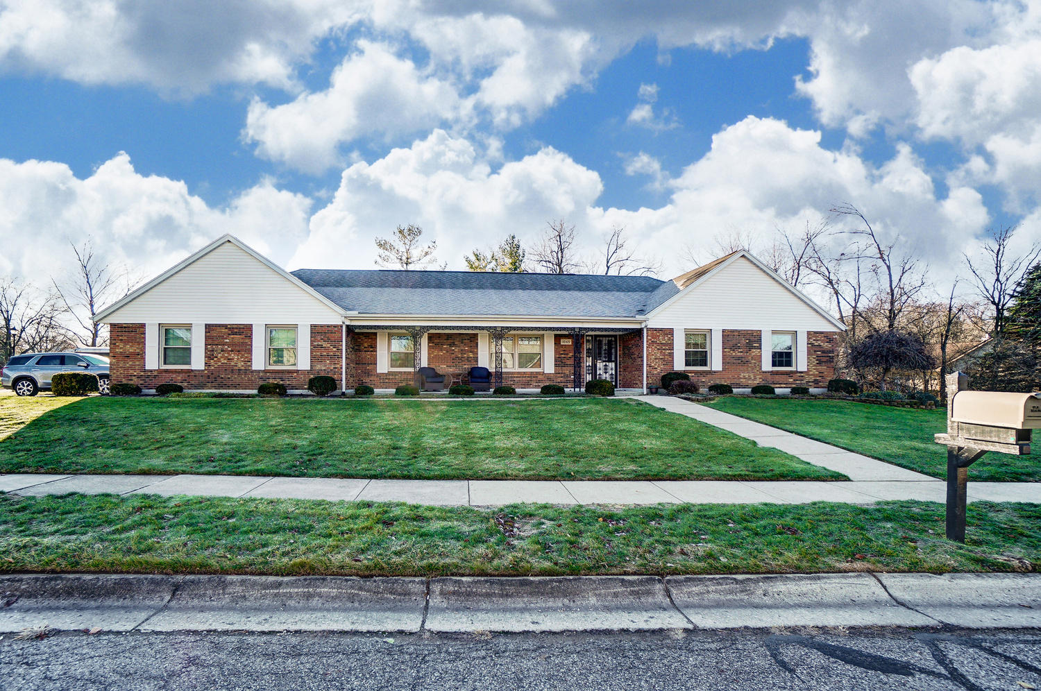 1045 Kingsgate Road Springfield, OH 45503 - Photo 2 of 39
