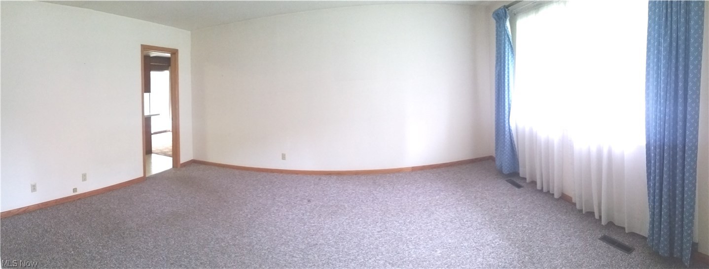 110 Robson Road Marietta, OH 45750 - Photo 2 of 15 Living room