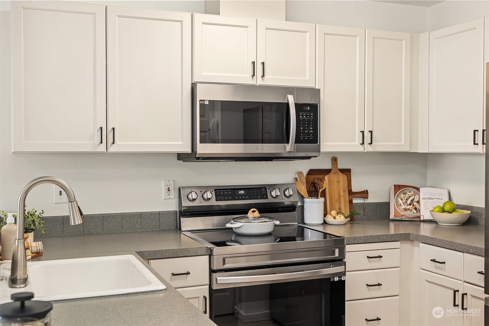 3221 Southwest Avalon Way, Unit 307 Seattle, WA 98126 - Photo 14 of 37 Gallery Image 14