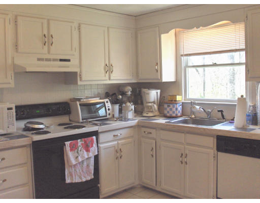 20 Leonard Road Framingham, MA 01701 - Photo 4 of 8 Gallery Image 4