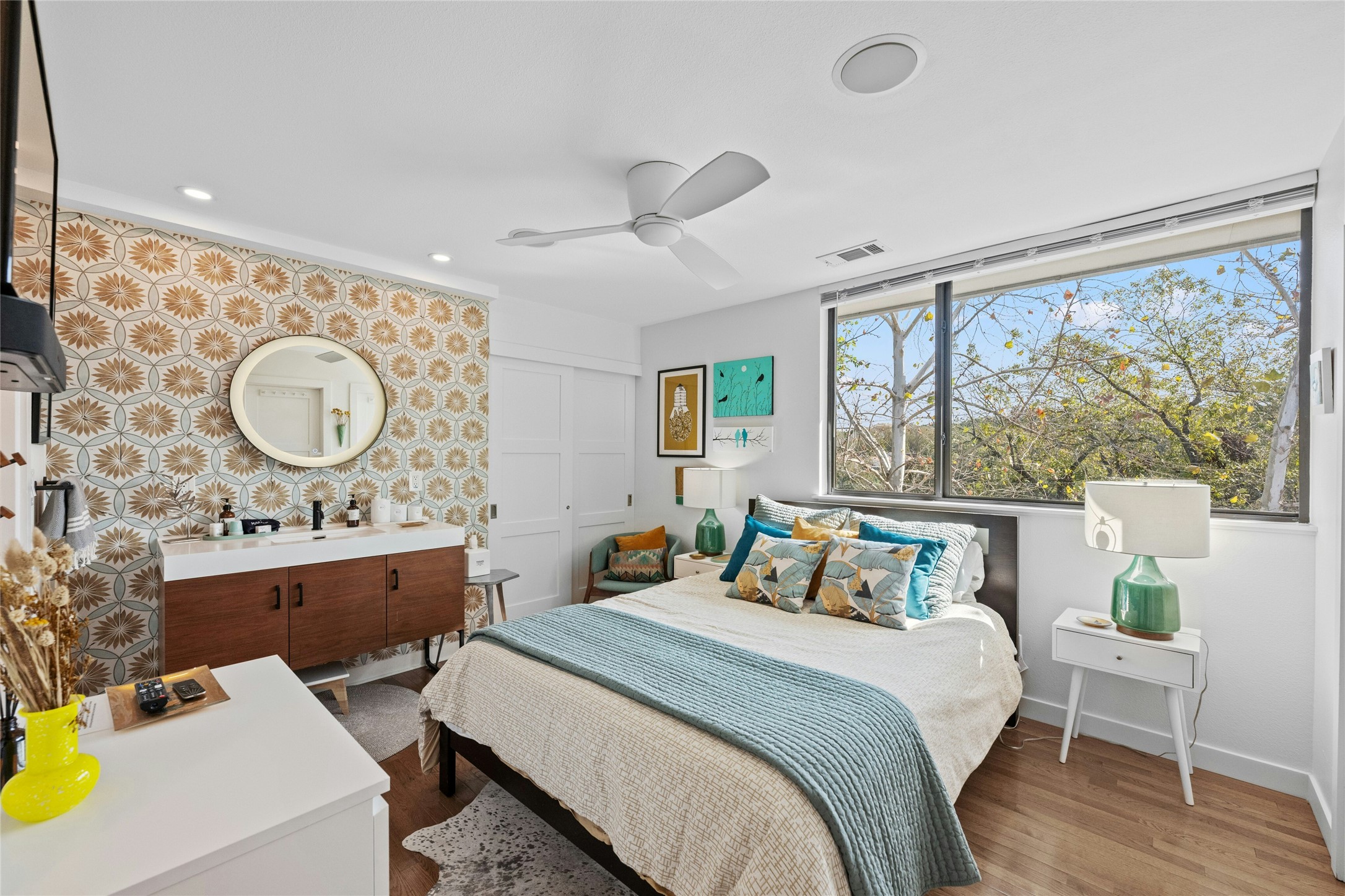 2409 East Side Drive Austin, TX 78704 - Photo 25 of 40 a bedroom with a bed and a table