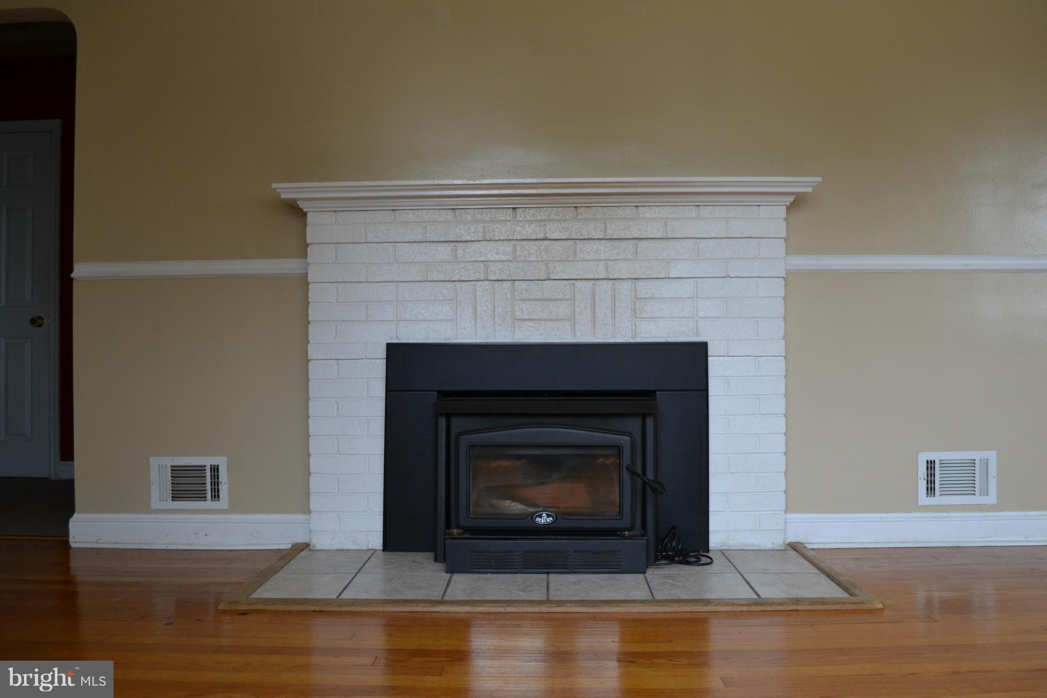4416 Hargrove Road Temple Hills, MD 20748 - Photo 9 of 30 Living Room