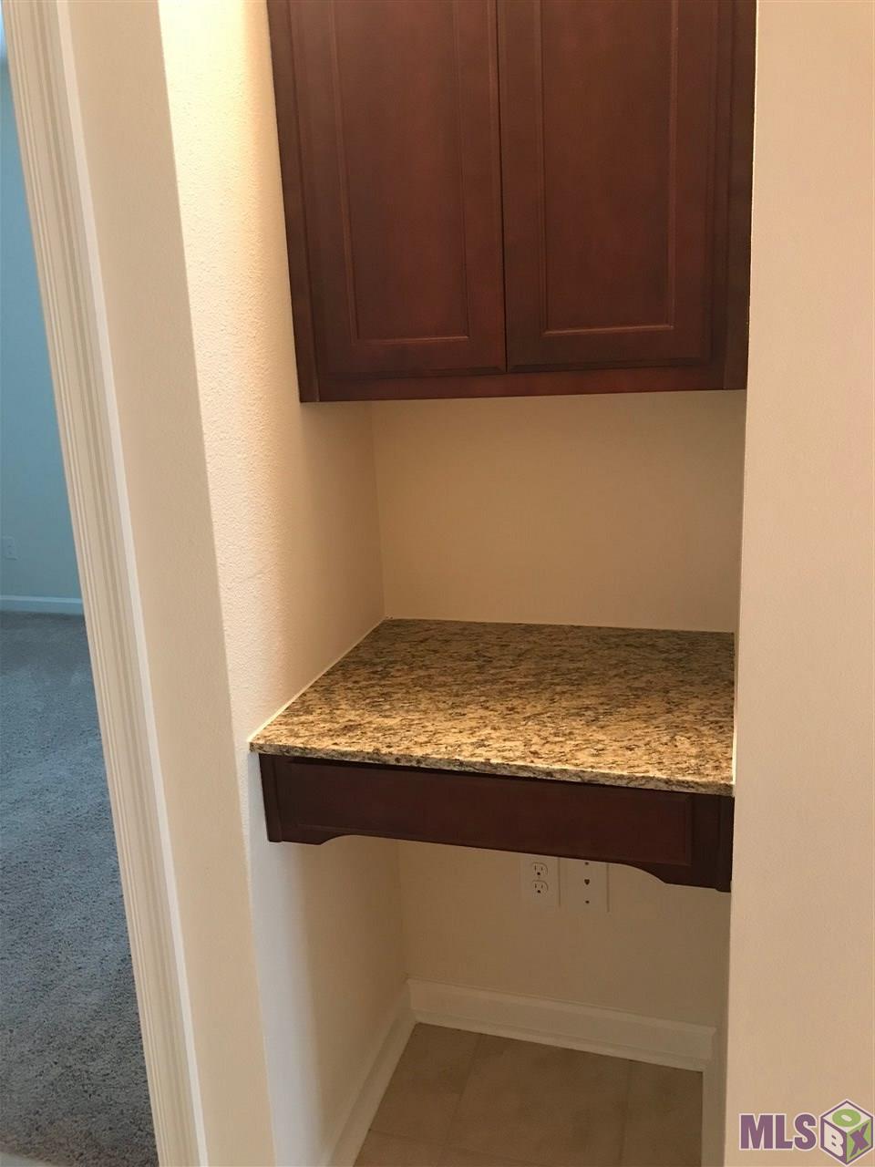 1418 Gardenia Lane Baton Rouge, LA 70820 - Photo 16 of 20 Sitting Desk Area