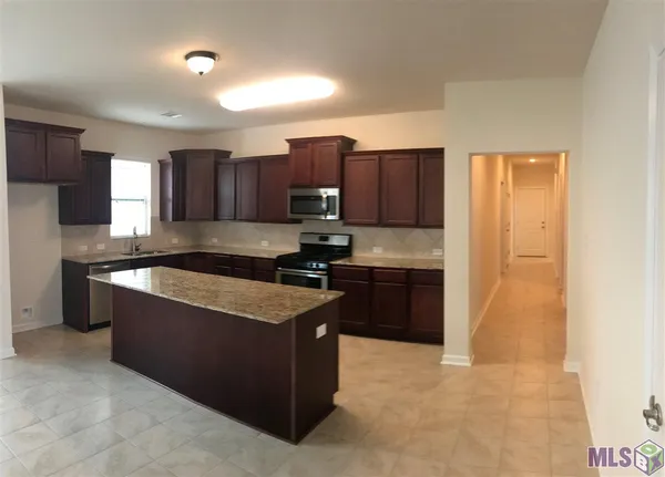 $2,400 | 1418 Gardenia Lane, Baton Rouge, LA 70820