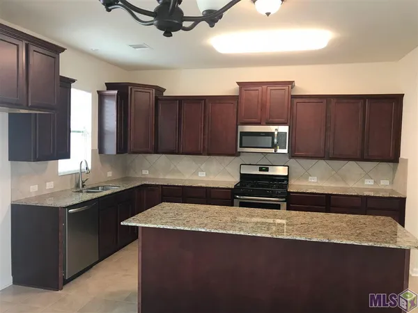 $2,400 | 1418 Gardenia Lane, Baton Rouge, LA 70820